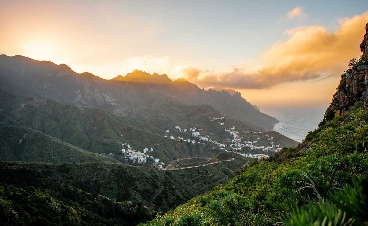 Education and Salary in the Canary Islands: How Qualifications Boost Your Earning Potential